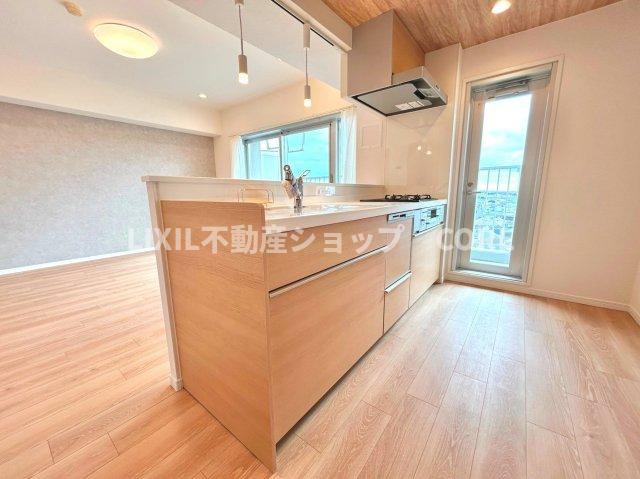 ご家族と会話をしながらお料理ができると楽しいですよね！対面式タイプのキッチン！