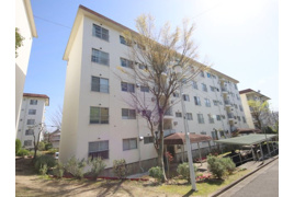 東生駒ガーデンハイツI棟の外観