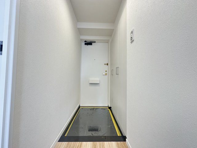 大型のシューズボックスが備わっていてスッキリとした印象の玄関です。