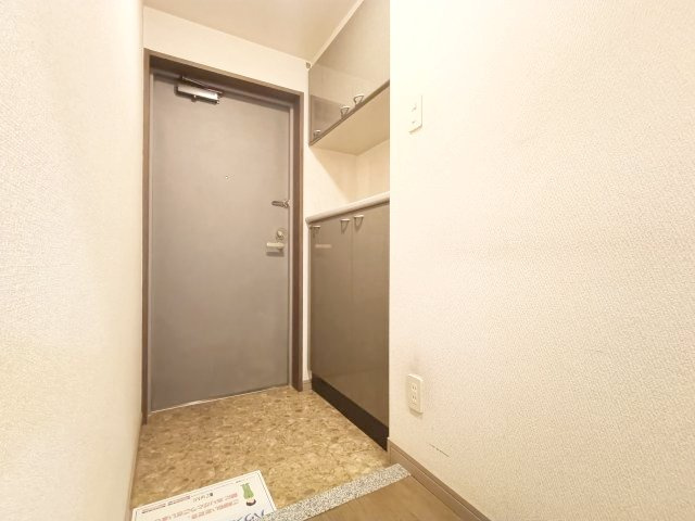 　【玄関】　優しい雰囲気の玄関、家族の帰りを暖かく迎えてくれます♪