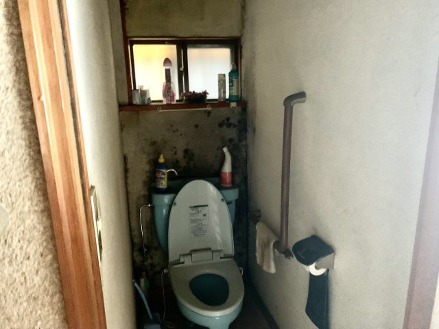 手摺が付いているので、立ち上がる時など便利です。