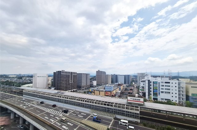 眺望：15階建ての11階部分で開けた景色を楽しめます。