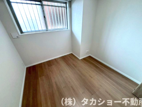 ゆったりした洋室です