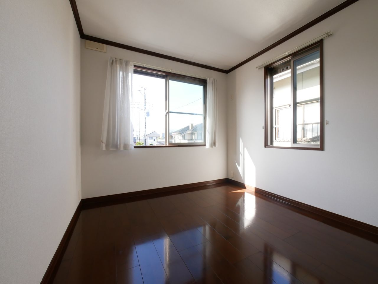 2階　7帖洋室　南向きで明るいお部屋です。
