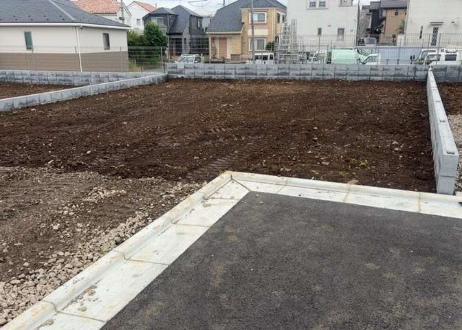 家を建てる前提で土地を探している場合、地盤の丈夫さは譲れない条件の一つです。地盤が脆弱だと追加工事が必要となります。また、過去に地盤沈下や液状化現象を起こした土地は、できるだけ避けた方がいいでしょう。