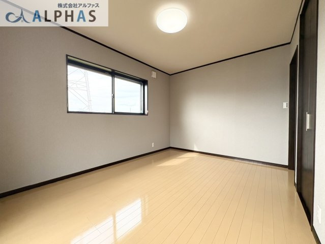 ■出窓のため、お部屋が広く感じられ開放的です♪