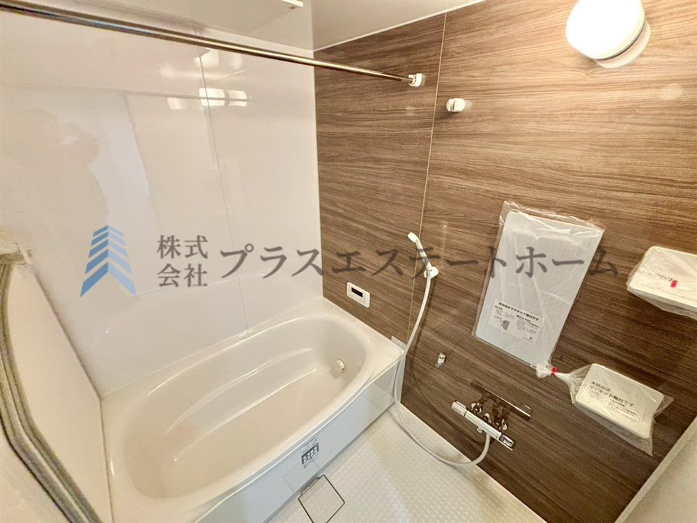 【弊社施工事例】1日の疲れを癒してくれる浴室♪優しい色合いのアクセントパネルが施されており、リラックス感が漂います♪