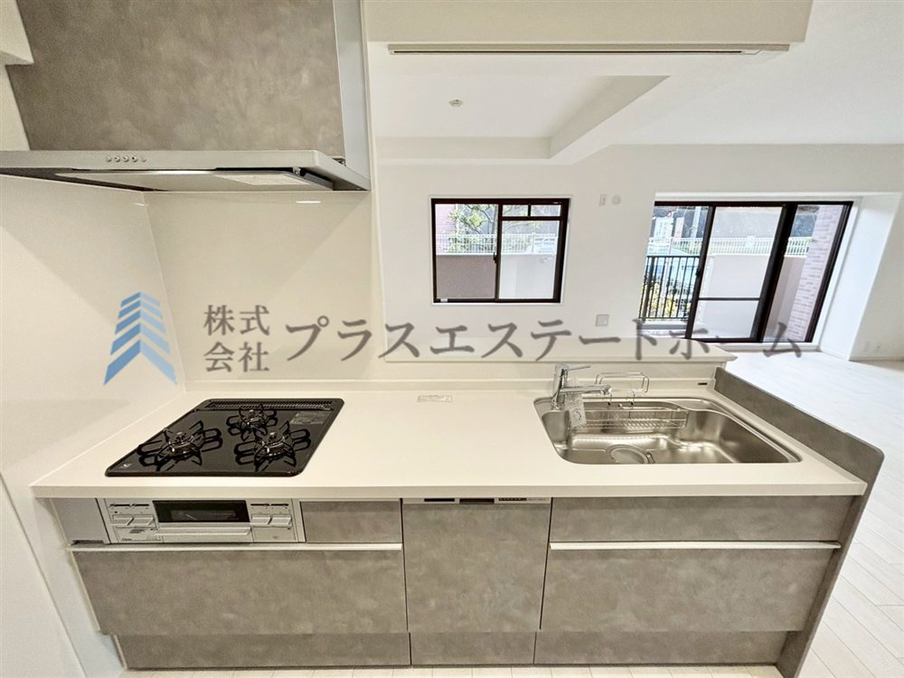 【弊社施工事例】対面カウンターで、家族とコミュニケーションを取りながら料理ができるキッチンです♪