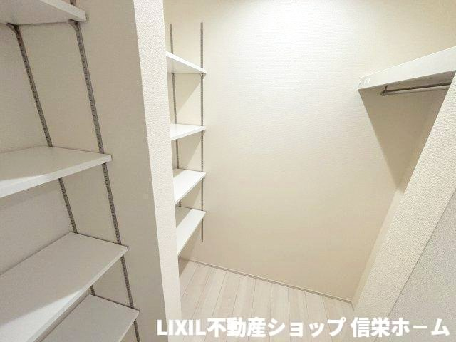 たっぷり収納できるストレージルーム