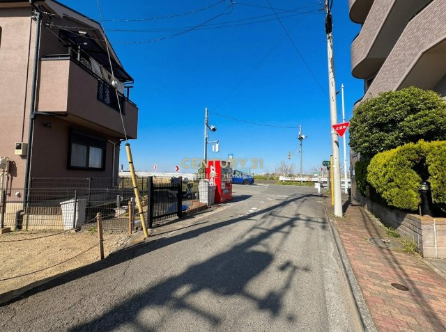 前面道路含む現地写真です