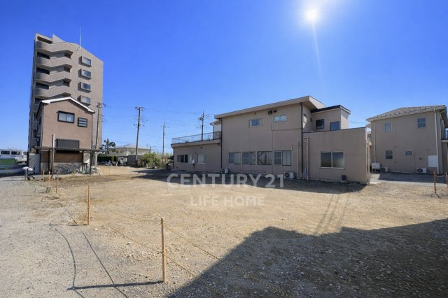 前面道路含む現地写真です