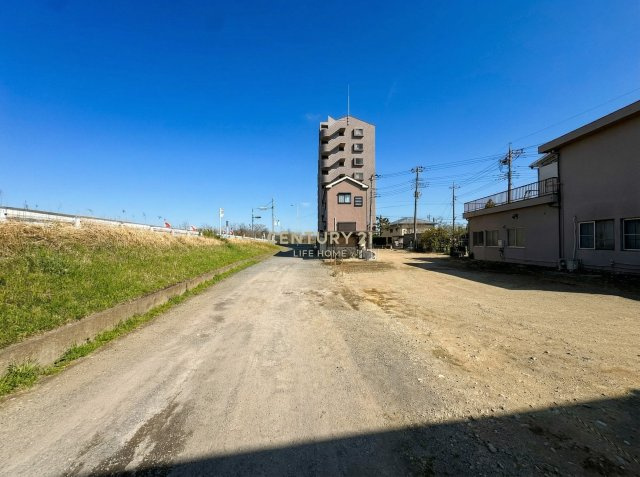 前面道路含む現地写真です