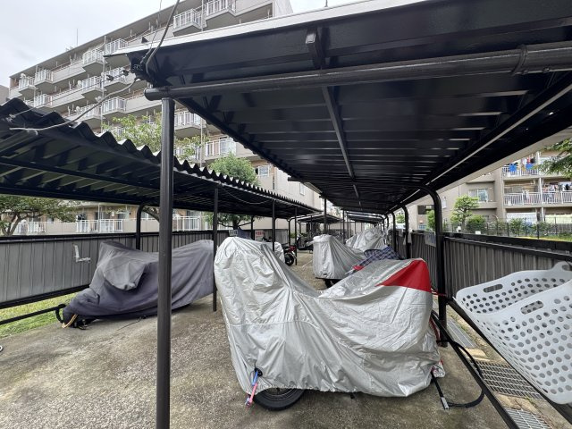 バイク置場です。管理体制良好です♪　