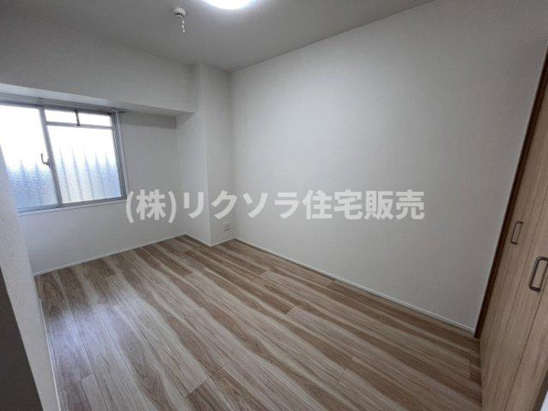 メイプルパークスクエア西弐番街の洋室