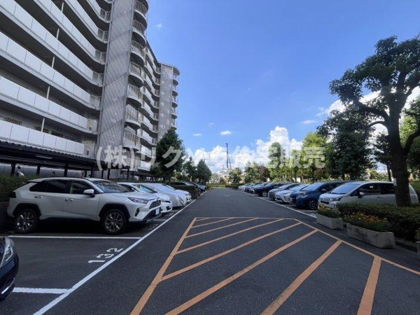 メイプルパークスクエア西弐番街の駐車場