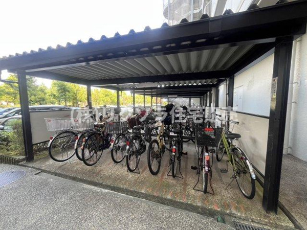 メイプルパークスクエア西弐番街の駐輪場