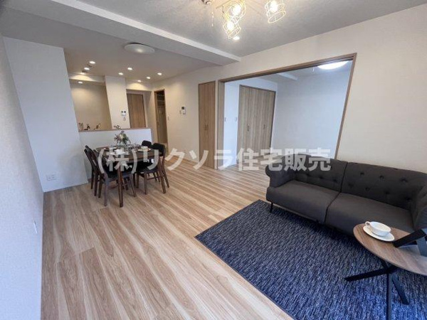 メイプルパークスクエア西弐番街の居間