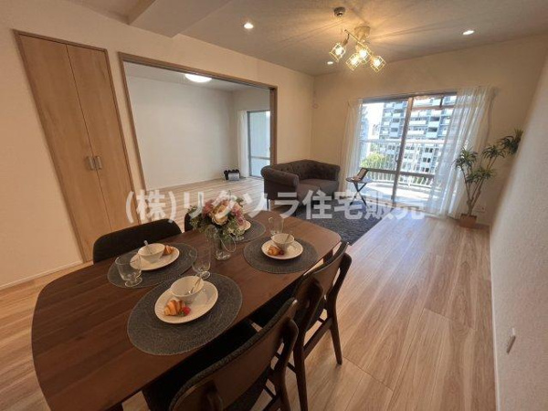 メイプルパークスクエア西弐番街のリビングダイニング