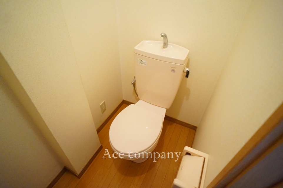 トイレは1階と2階の2ヶ所に完備♪こちらは1階のトイレです♪