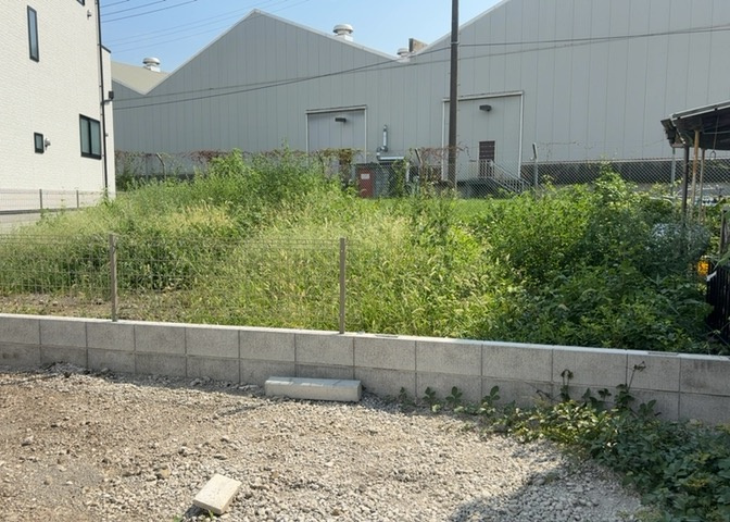 家を建てる前提で土地を探している場合、地盤の丈夫さは譲れない条件の一つです。地盤が脆弱だと追加工事が必要となります。また、過去に地盤沈下や液状化現象を起こした土地は、できるだけ避けた方がいいでしょう。