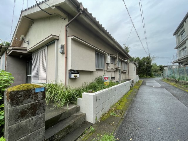 現在建物（平家）がありますが、解体して引き渡します。
