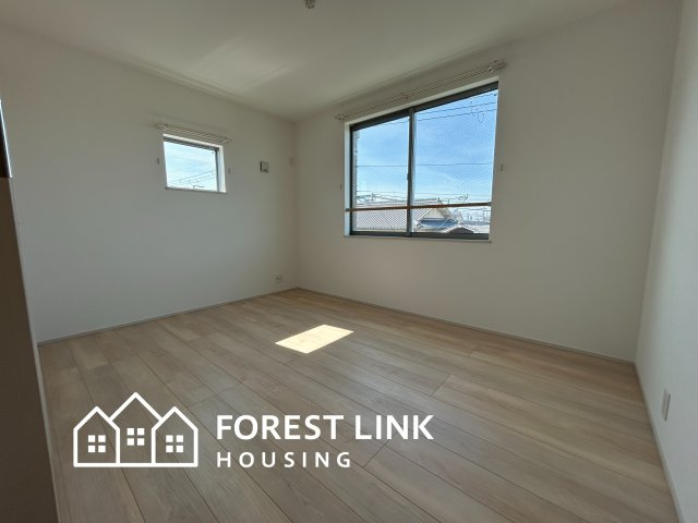 3F6帖の寝室です。3Fのため見渡しもよくこちらのお部屋にもクローゼットがあり沢山収納可能！