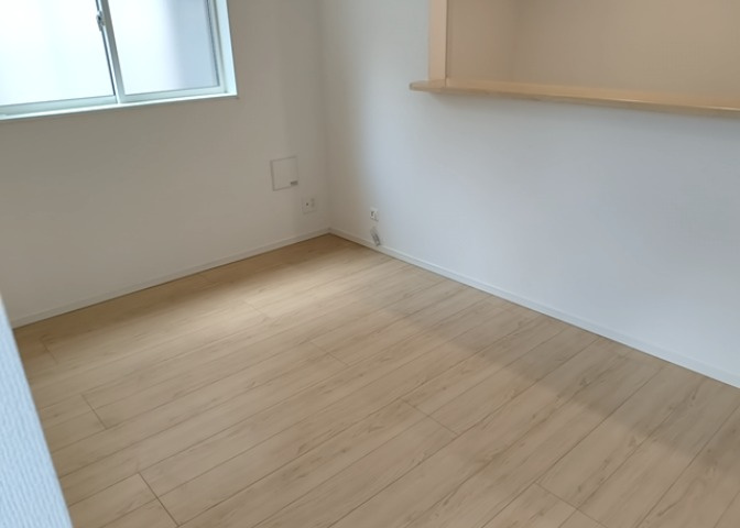 ダイニングは、食事や家族の団らんスペースとしてだけではなく、ほかの用途としても使用することができます。ダイニングテーブルを置き、食事のためのスペースを作ることでリビングとの差別化を図ることができます。