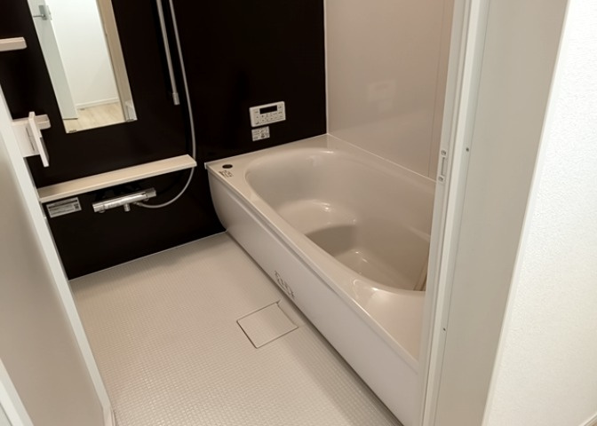 入浴時の快適さも大事なことですが、綺麗な状態を維持できなければ気持ちよく入浴できません。毎日の掃除が楽という点は大事なポイントになります！カビが生えにくく掃除がしやすい、壁や浴槽を選ぶといいでしょう。