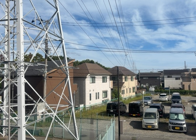 眺望を気にして物件を探す場合、前面に建物が建っていないか現地で確認しましょう！前面に建物があると景色はもちろん、日当たりや風通しにも影響が出てきます。住んだ時のことを想像しながら現地見学をしましょう。