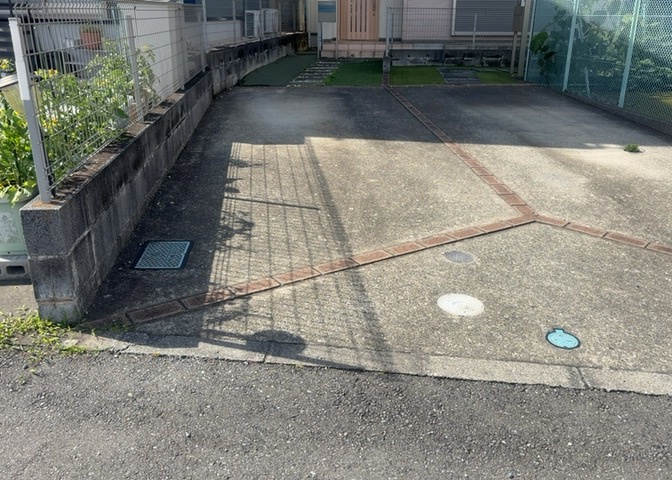 駐車場と明記されていても、最小スペースでつくられた駐車場だと大型車は駐車できなかったり、出入りしにくくなったりする可能性があります。お車のサイズと購入したい物件の駐車場のサイズを現地で確認しましょう。