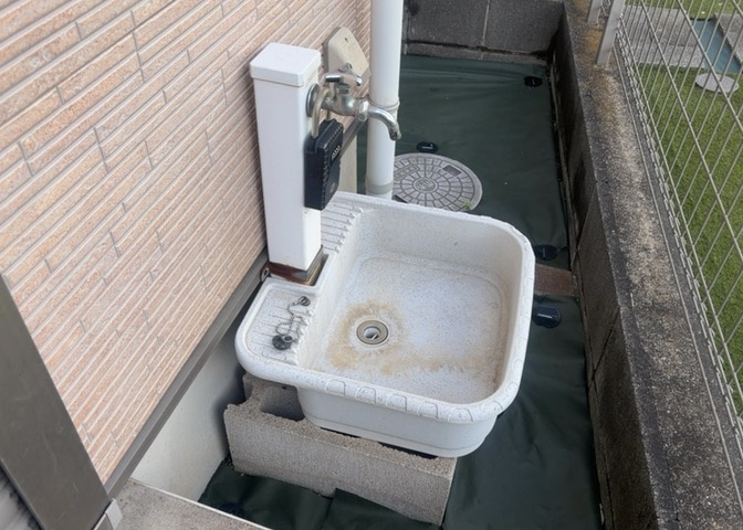 敷地内に散水栓や立水栓があると便利です。水道水を直接利用できるため、水を運ぶ手間を省くことが出来ます。大量の水を必要とする洗車作業や清掃などに役立ちます。その他設備とあわせて、現地でご確認ください。