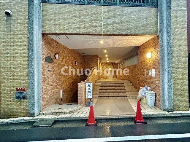 【エントランス】マンションのエントランスは、その物件の印象を決める、顔とも言える場所です。毎日通る場所ですからきれいなのが一番です。