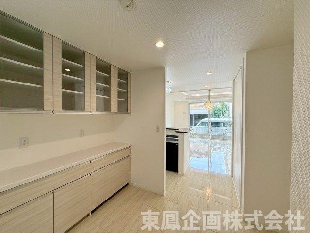 収納豊富なキッチンスペース