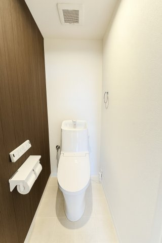 シンプルで使いやすいトイレです♪