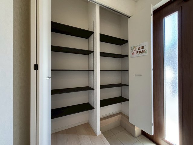 1号棟　玄関　シューズクローク