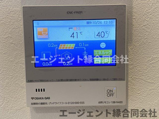 エネファーム（ガス発電）、太陽光発電のW発電です。