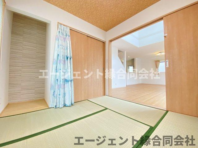 ゆったりとくつろげる和室です