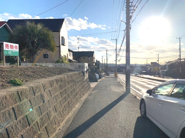 前面道路は整備された歩道含め、約21ｍの公道です。　形の整った整形地で建物の配置も考えやすいです。　多彩な建築プランをご提案いたします♪　お気軽にご相談ください！！　周辺環境も含めご案内いたします！！