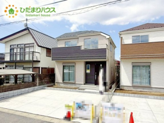 明るい光が差し込む開放感あふれる住まいです。
