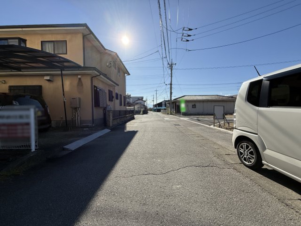 【笛吹市石和町川中島区画②　売地の前面道路含む現地写真】