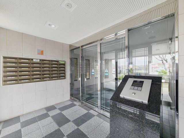 〇オートロック完備の広々としたエントランス。