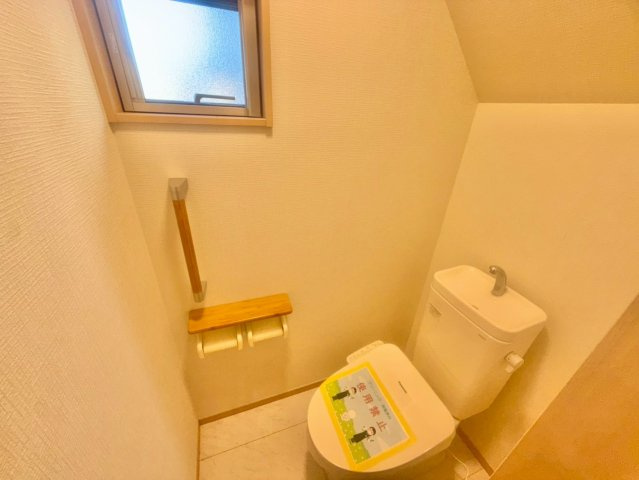1階のトイレです。2階にもございます。