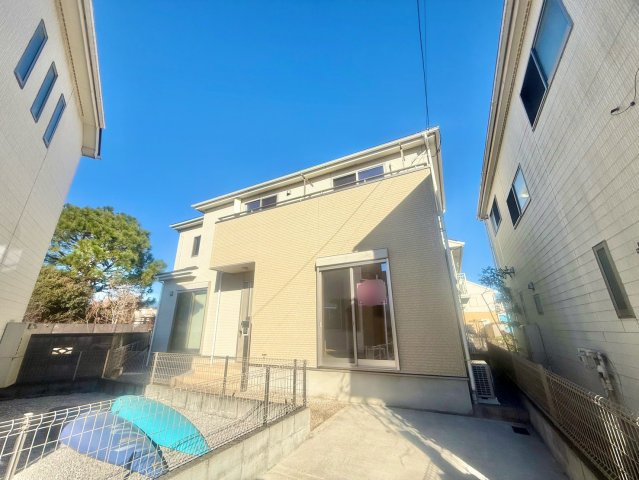 閑静な住宅街にございます。