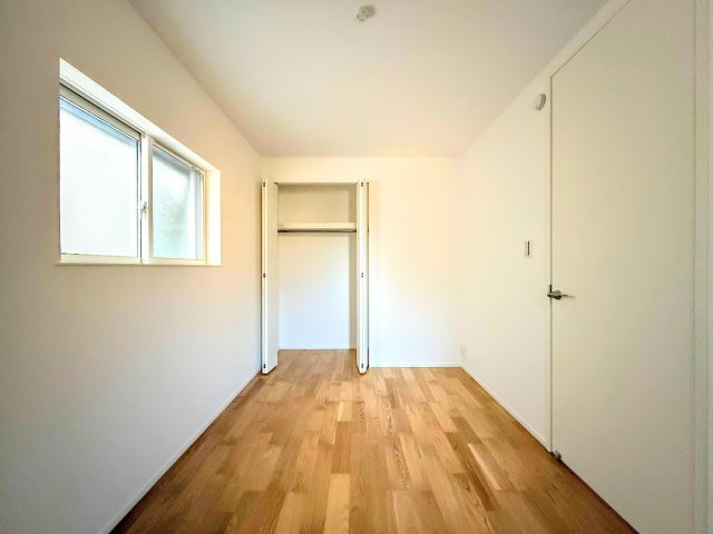 ［モデルハウス］◆室内はいつも明るい印象なので気持ちの良い朝を迎えられます。各部屋にはクローゼットを完備しており、収納が多いお家はすっきりして快適空間です。