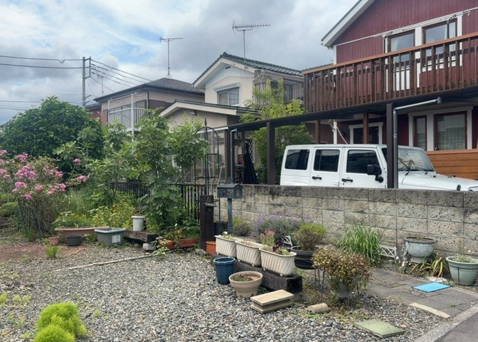 木造住宅とは土台、壁、柱など建築物の強度を支える構造体の材に木が使用されている構造を指します。構造体は建物の自重を支えるだけではなく風圧や水圧、積裁荷重などあらゆる衝撃に耐えるための基礎です。