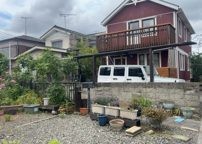 隣家の土地はどうなっているのか、生活利便施設が近くにあるのか、学校まで近いかなど、お客様のライフスタイルにあわせたイメージが重要です。また、近くにあると困る施設が近くにないかも確認するといいでしょう。