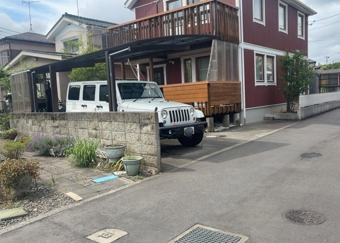 南側道路の場合は長い時間光を入れ込むことができるため、庭やリビングを道路側に持ってくることが多く土地価格も高い傾向にあります。一方北側道路だとリビングや庭が南側になりプライバシーを守ることができます。