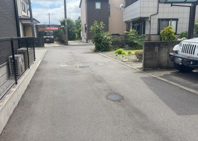 東側道路の場合は居室を南向きに設計しやすいため、朝日が入りやすいというメリットがあります。一方、西側道路も東側同様に居室を南向きに設計しやすいのですが、住宅地だと朝日が入りにくいという弱点があります。