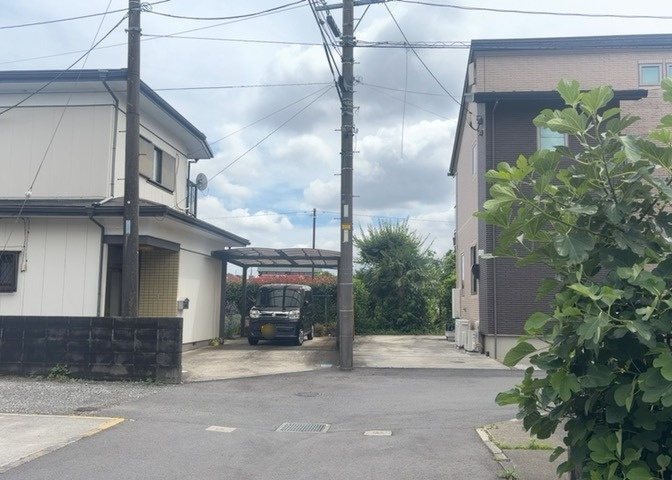 眺望を気にして物件を探す場合、前面に建物が建っていないか現地で確認しましょう！前面に建物があると景色はもちろん、日当たりや風通しにも影響が出てきます。住んだ時のことを想像しながら現地見学をしましょう。