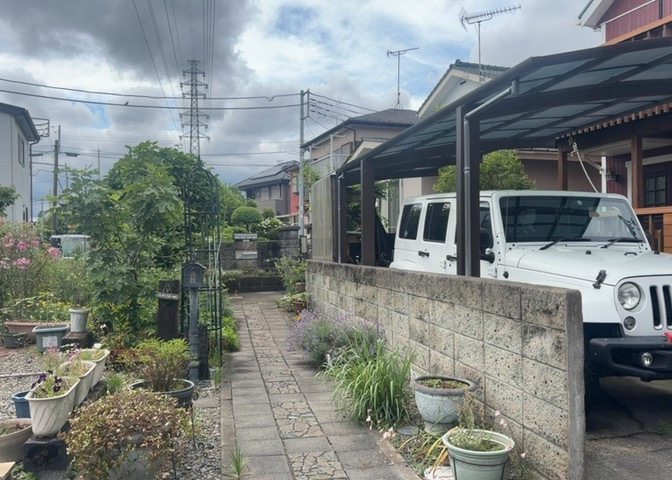 庭があることでガーデニングや家庭菜園はもちろん、こどもの遊び場やペットを放して遊ぶことができます。また、家の周囲に余裕があるということです。隣地との間があれば、十分な日当たりと、風通しが確保できます。